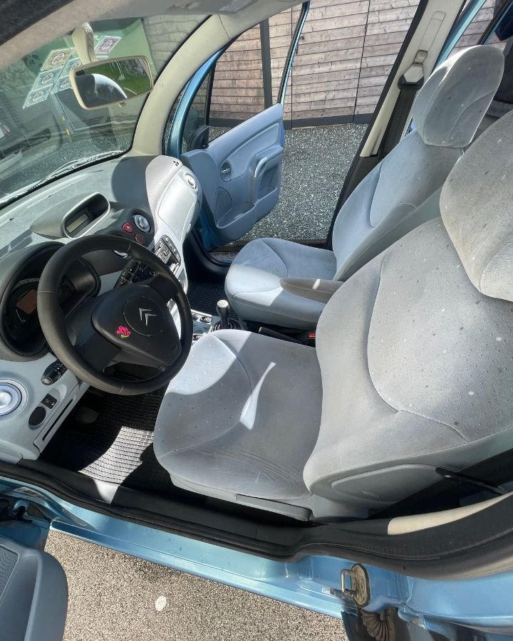 Očiščena notranjost avtomobila - SegeSagi detajling